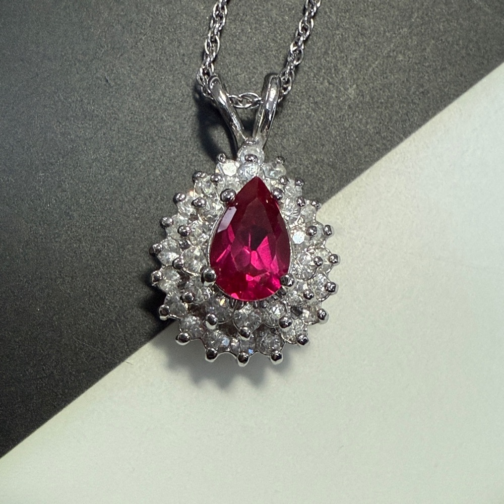 Elegant Silver Necklace with Red Gemstone